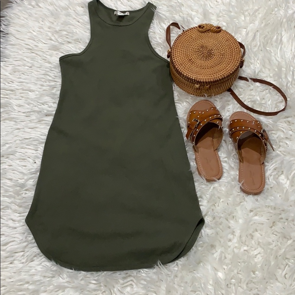 DRESS